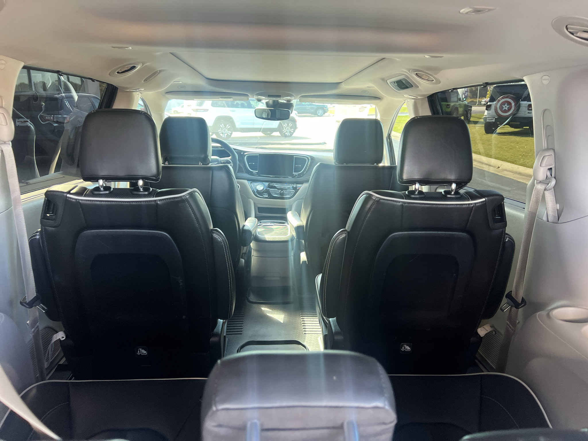 Used 2023 Chrysler Pacifica Limited FWD image 14