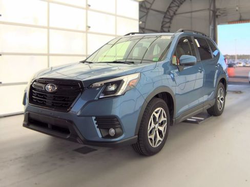 Used 2023 Subaru Forester Premium AWD/4WD image 2