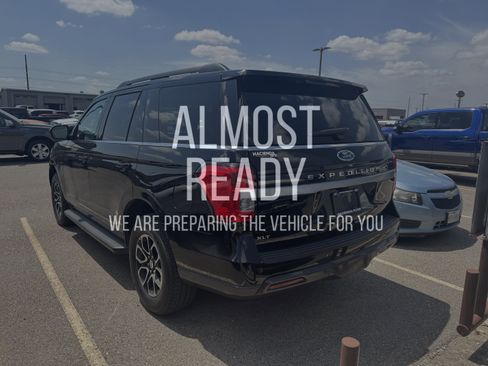 Used 2024 Ford Expedition Limited RWD image 3