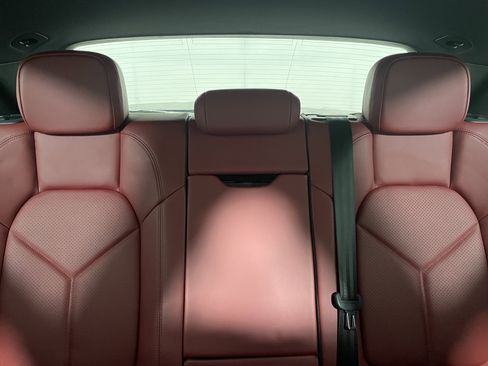 Used 2025 Porsche Macan image 16