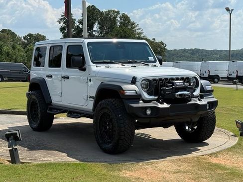 Used 2025 Jeep Wrangler Unlimited Sport AWD/4WD image 9