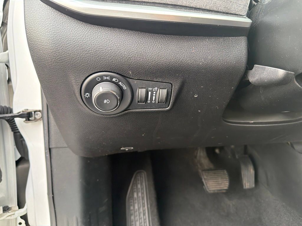 Used 2024 Jeep Compass Latitude AWD/4WD image 16