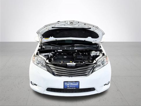 Used 2011 Toyota Sienna XLE w/ Premium Pkg FWD image 22