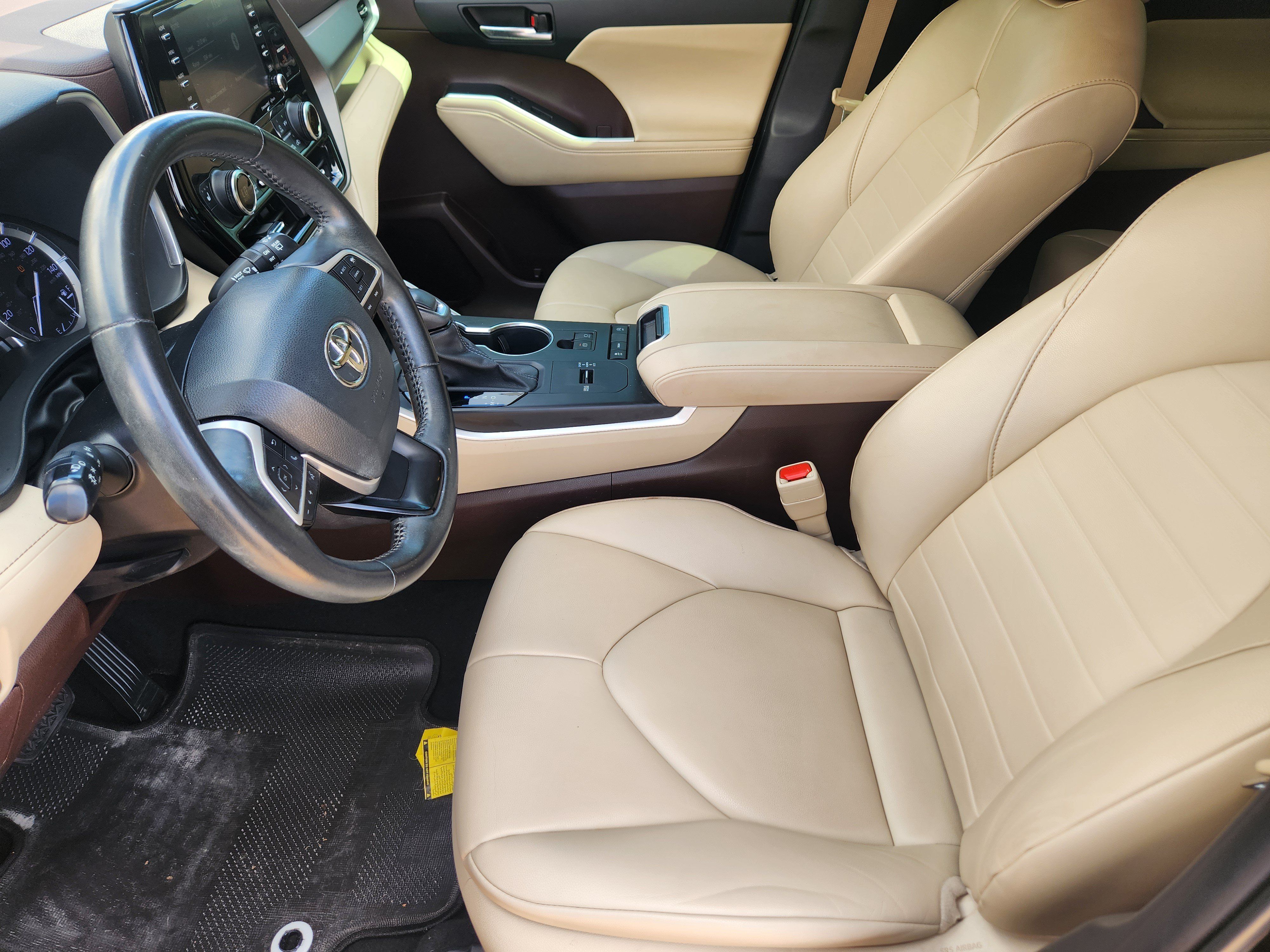 Used 2022 Toyota Highlander XLE FWD image 9