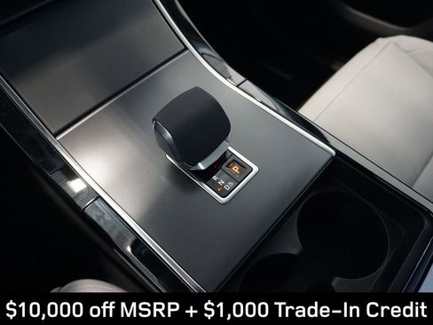 New 2025 Land Rover Range Rover Velar Dynamic SE image 14