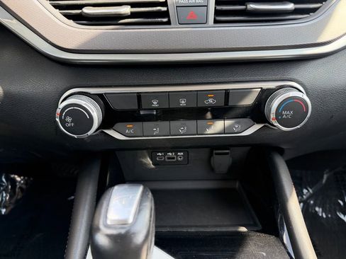 Used 2024 Nissan Altima 2.5 SR FWD image 10