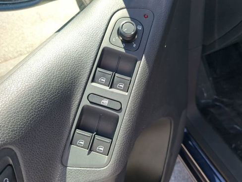 Used 2016 Volkswagen Tiguan SE FWD image 17