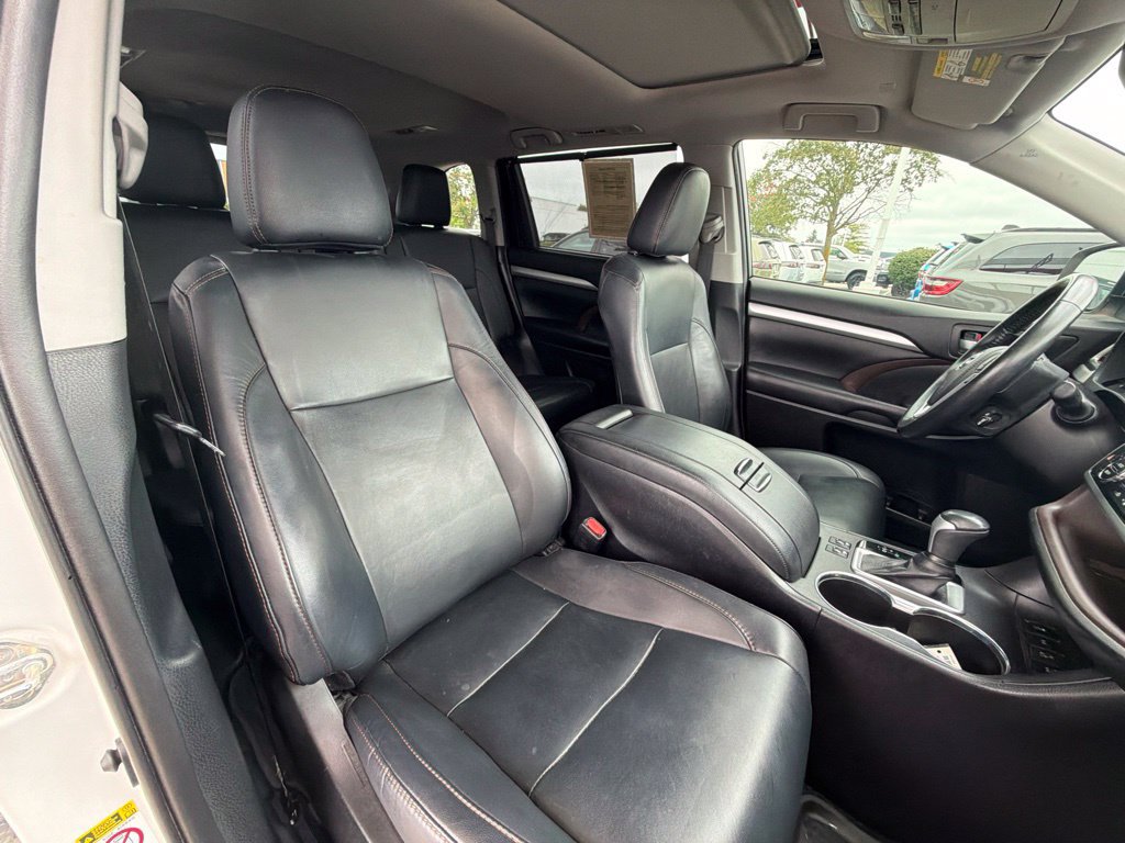 Used 2019 Toyota Highlander XLE AWD/4WD image 21