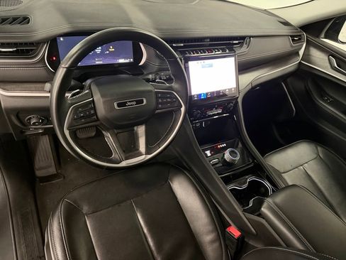 Used 2022 Jeep Grand Cherokee L Limited AWD/4WD image 11