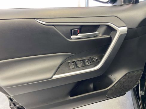 Used 2025 Toyota RAV4 XLE image 18