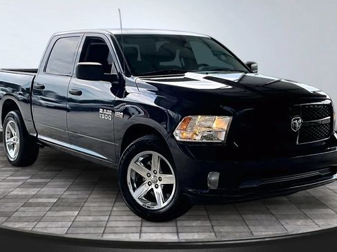 Used 2015 RAM 1500 Express RWD image 3