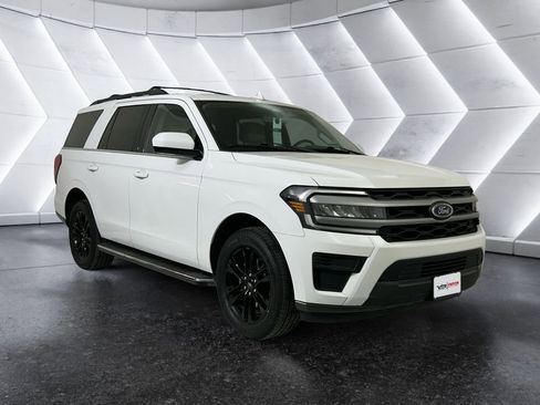 Used 2023 Ford Expedition XLT RWD image 1