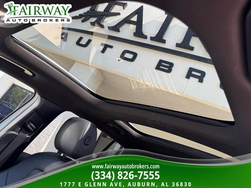 Used 2025 Mercedes-Benz GLB 250 image 24