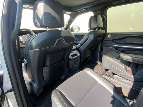 Used 2025 Lincoln Navigator L Reserve w/ Jet Appearance Package AWD/4WD image 12