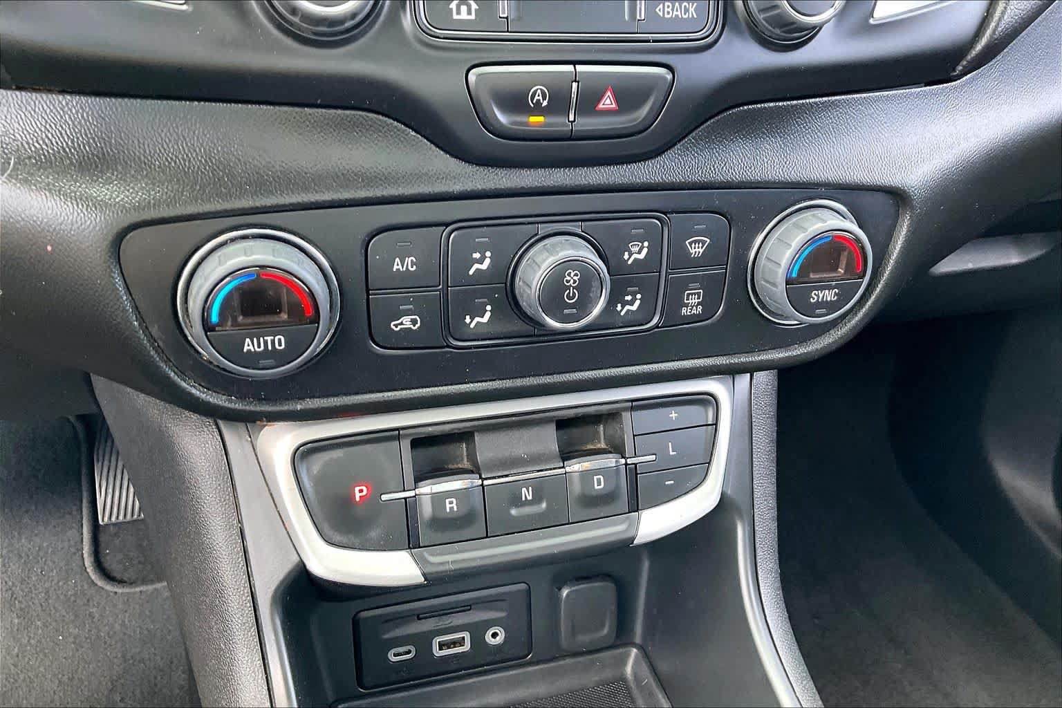 Used 2022 GMC Terrain SLE w/ Driver Convenience Package FWD image 31