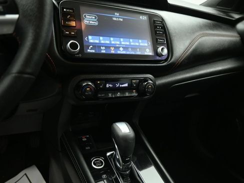 Used 2023 Nissan Kicks SR w/ SR Premium Package FWD image 16