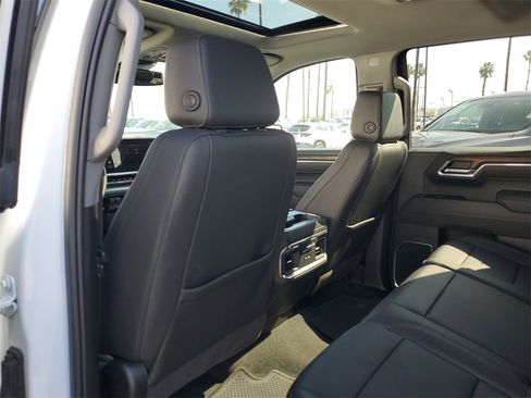 Used 2025 GMC Sierra 1500 SLT w/ SLT Premium Package image 14