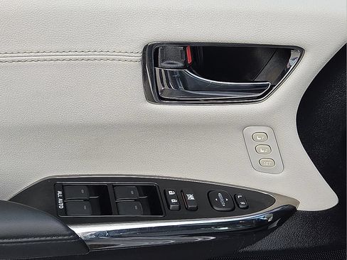 Used 2018 Toyota Avalon XLE Premium FWD image 13