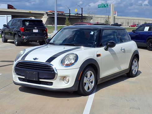 Used 2016 MINI Cooper 2-Door Hardtop image 4