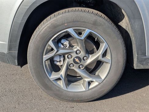 Used 2025 Chevrolet Trax LT w/ LT Convenience Package image 11