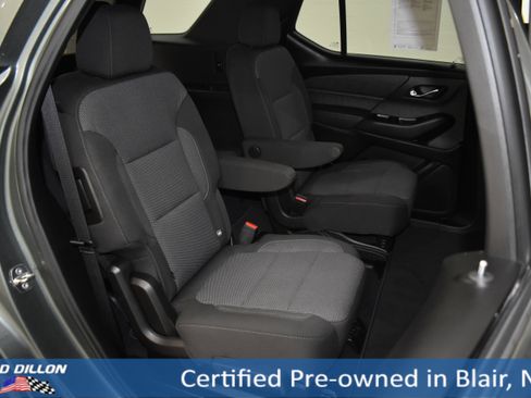 Used 2023 Chevrolet Traverse LT image 9