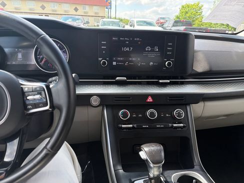 Used 2023 Kia Carnival LX FWD image 20