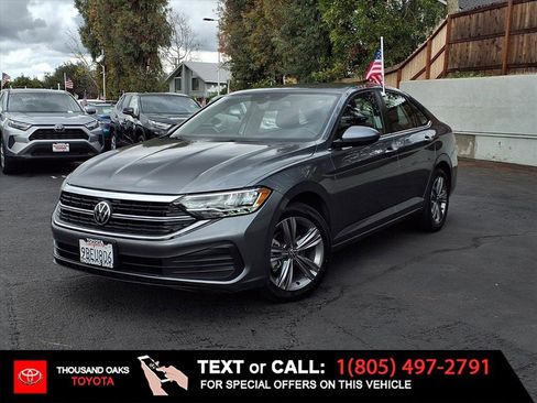 Used 2022 Volkswagen Jetta SE image 1