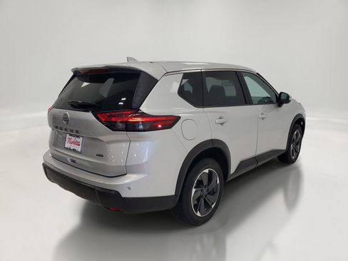 Used 2025 Nissan Rogue SV image 6