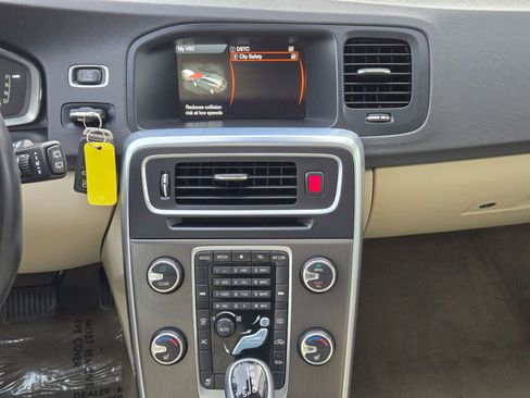 Used 2015 Volvo V60 T5 Premier image 24