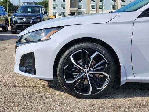New 2025 Nissan Altima 2.5 SR w/ SR Premium Package image 6