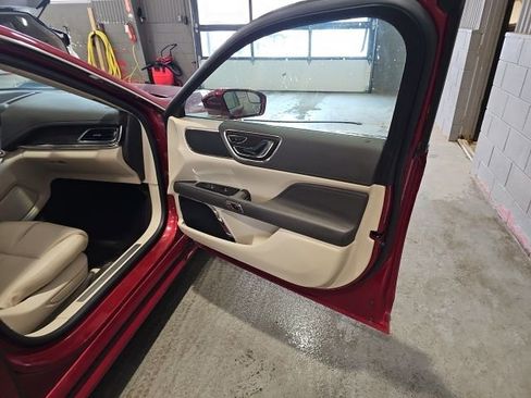 Used 2017 Lincoln Continental Premiere image 22