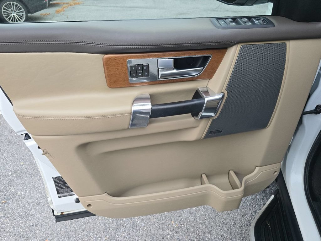 Used 2016 Land Rover LR4 HSE LUX AWD/4WD image 9