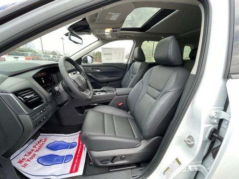 New 2025 Nissan Rogue SL w/ SL Premium Package image 13