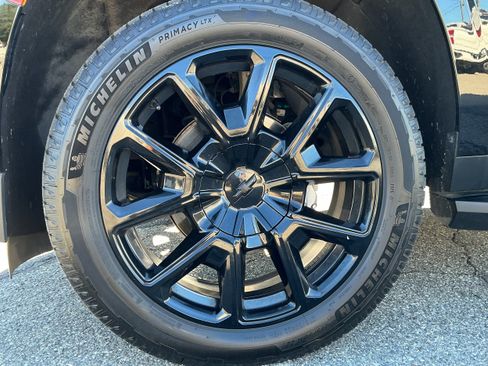 Certified 2022 Chevrolet Tahoe RST AWD/4WD image 14