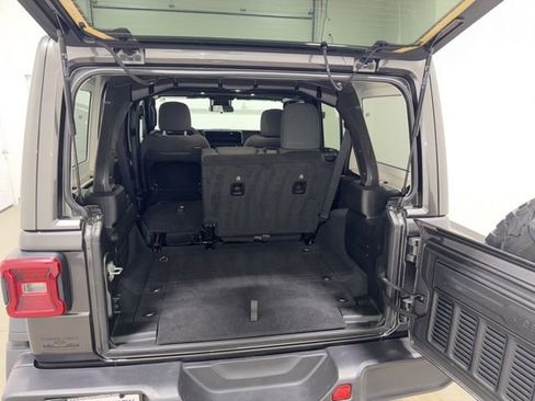 Used 2025 Jeep Wrangler Unlimited Rubicon w/ Convenience Group AWD/4WD image 32