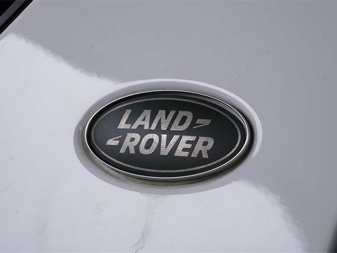 Used 2019 Land Rover Discovery Sport SE image 12