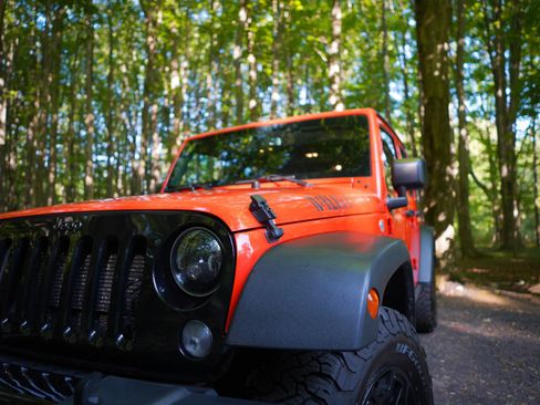 Used 2015 Jeep Wrangler Unlimited Sport AWD/4WD image 3