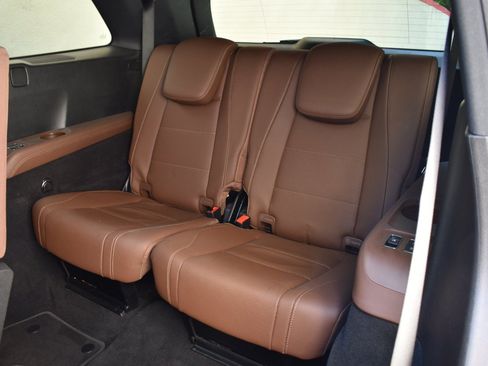 Used 2025 Mercedes-Benz GLS 450 4MATIC w/ AMG Line Exterior image 21