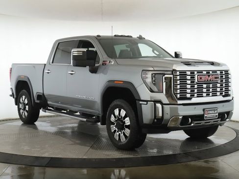 Used 2025 GMC Sierra 2500 Denali w/ Denali Reserve Package image 2