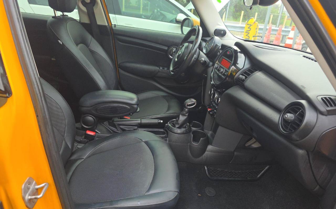 Used 2015 MINI Cooper 4-Door Hardtop FWD image 9