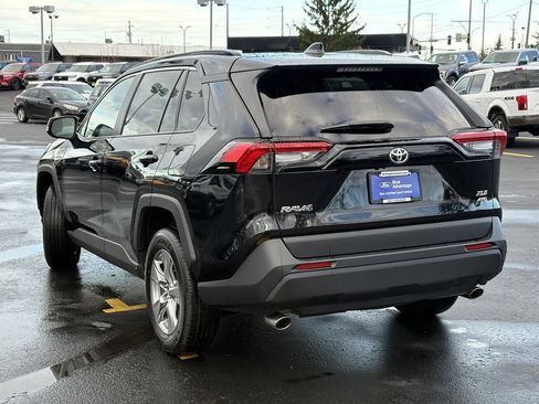 Used 2025 Toyota RAV4 XLE image 9