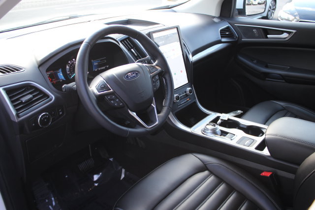 Used 2024 Ford Edge SEL w/ Convenience Package AWD/4WD image 3