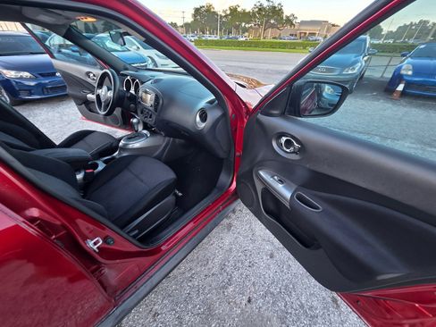 Used 2015 Nissan Juke S FWD image 17