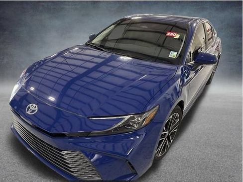 Used 2026 Toyota Camry XLE FWD image 3