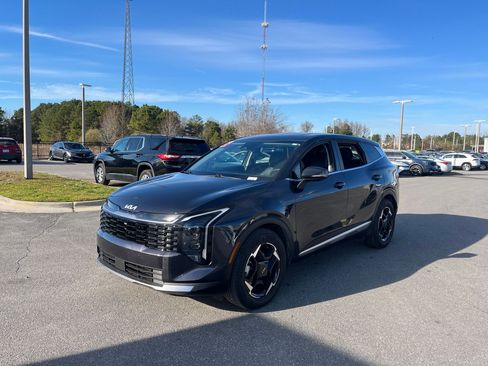 Used 2026 Kia Sportage EX image 3