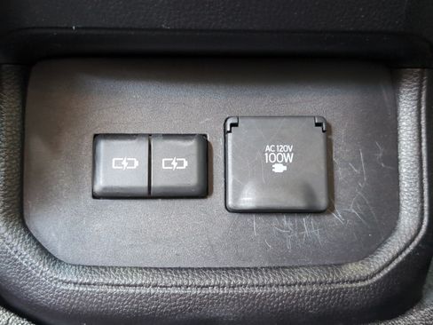 Used 2023 Toyota Highlander Limited FWD image 41