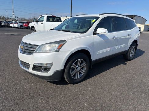 Used 2016 Chevrolet Traverse LT image 2