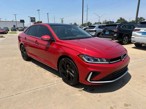 Used 2026 Volkswagen Jetta SEL FWD image 3