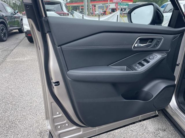 Used 2026 Nissan Rogue Platinum w/ Platinum Premium Package AWD/4WD image 10