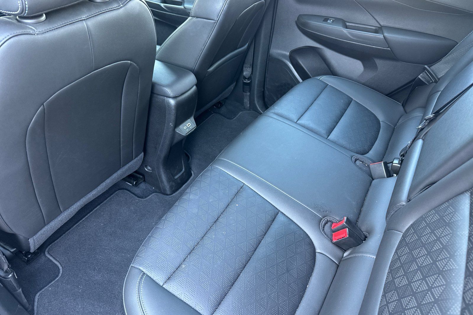 Used 2023 Chevrolet Bolt LT w/ Infotainment Package FWD image 15